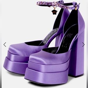 COPY - Size 9 worn once come with box .